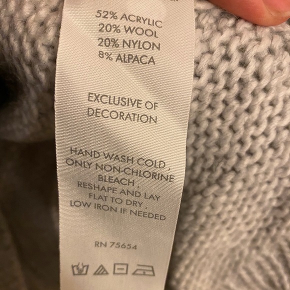 NWT Hollister Grey Sweater - Picture 3 of 4